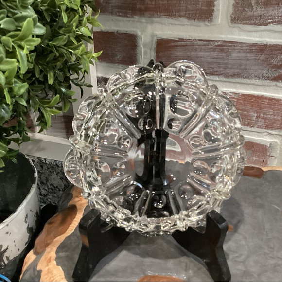 Vintage Clear Glass Ashtray - Excellent gently used condition - 9 Cigarette Slot - Picture 3 of 10